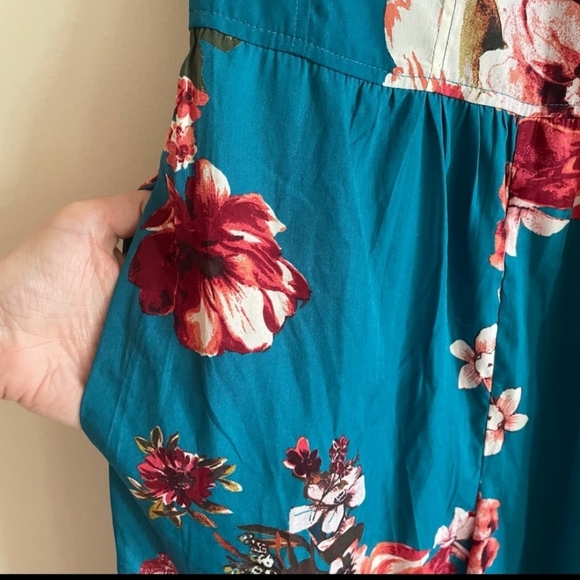 Wide leg floral jumpsuit - Picture 5 of 9